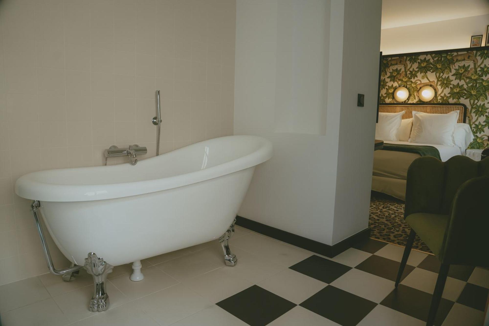 Divino & 4* Figueres (Girona)
